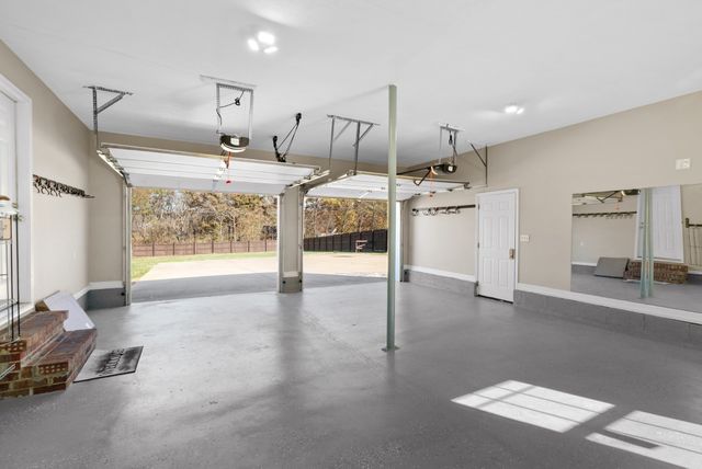 102 Pennsylvania Ave, White House, TN 37188