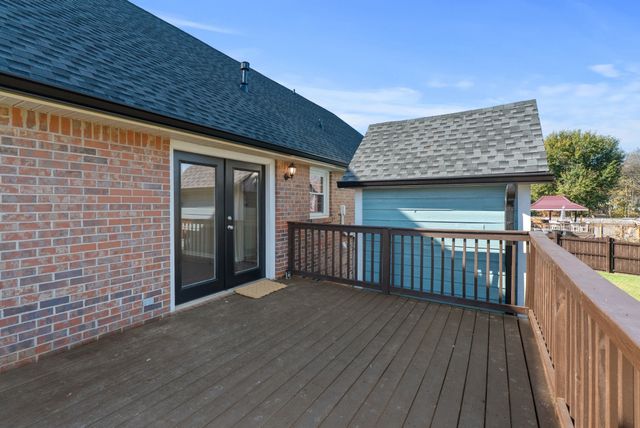 102 Pennsylvania Ave, White House, TN 37188