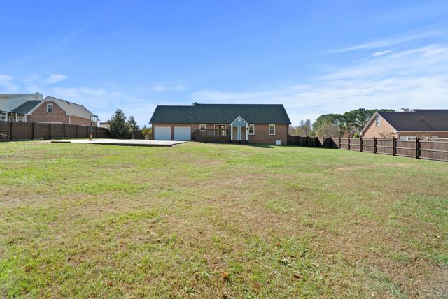 102 Pennsylvania Ave, White House, TN 37188