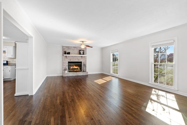 102 Pennsylvania Ave, White House, TN 37188