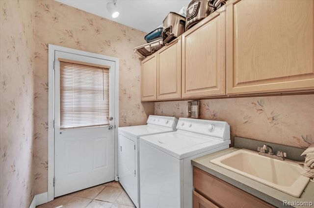 7882 Glacier Club Drive, Washington, MI 48094