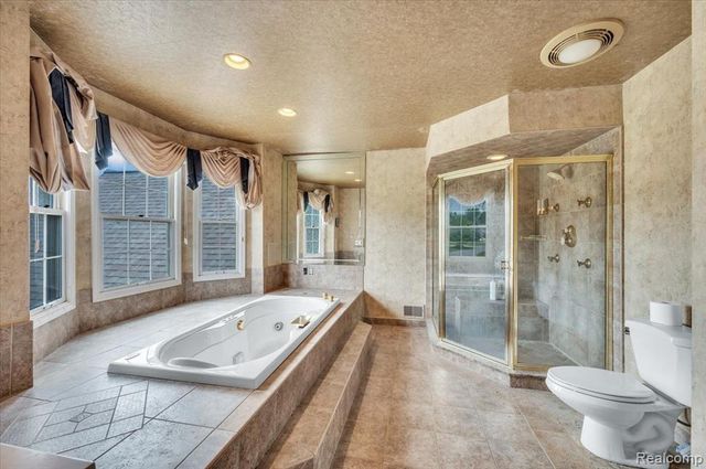 7882 Glacier Club Drive, Washington, MI 48094