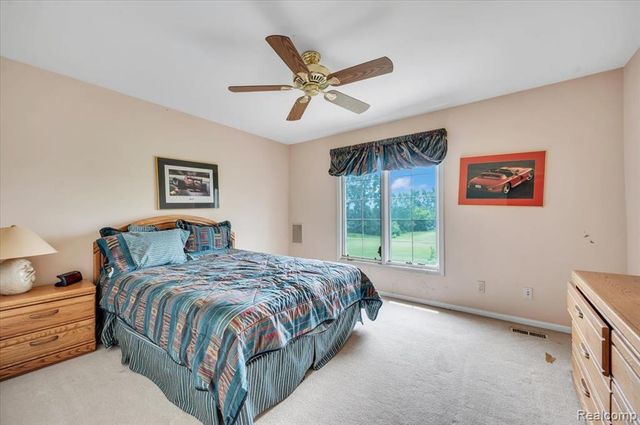 7882 Glacier Club Drive, Washington, MI 48094