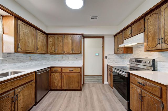 6517 S Frisco Road, Mustang, OK 73064