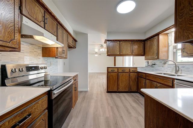 6517 S Frisco Road, Mustang, OK 73064