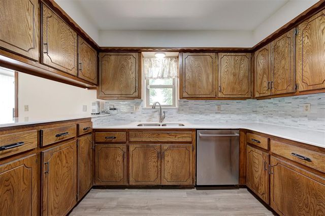 6517 S Frisco Road, Mustang, OK 73064