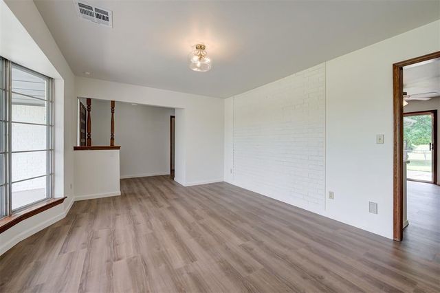 6517 S Frisco Road, Mustang, OK 73064