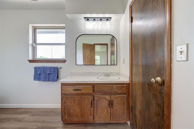 6517 S Frisco Road, Mustang, OK 73064