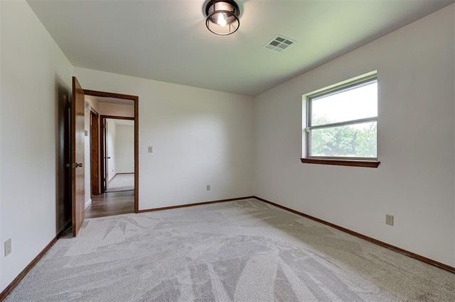 6517 S Frisco Road, Mustang, OK 73064