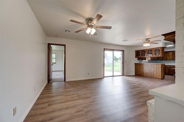 6517 S Frisco Road, Mustang, OK 73064