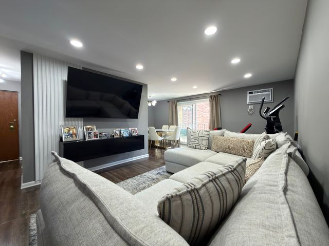 9723 S Keeler Avenue 308, Oak Lawn, IL 60453