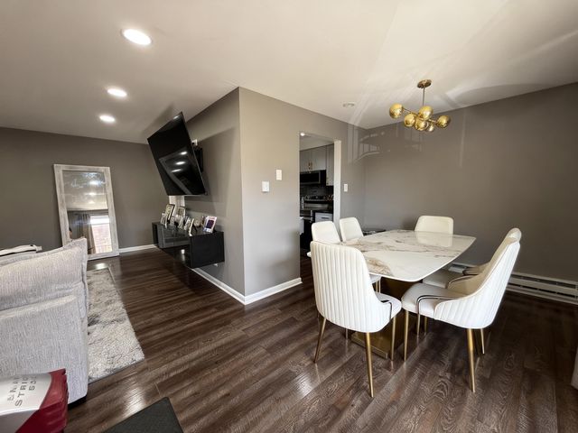 9723 S Keeler Avenue 308, Oak Lawn, IL 60453
