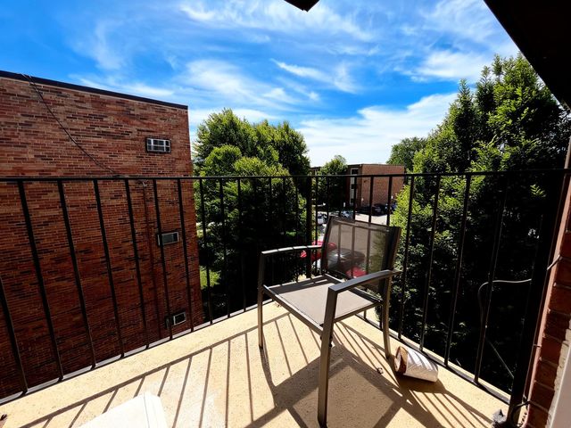 9723 S Keeler Avenue 308, Oak Lawn, IL 60453