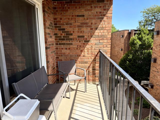 9723 S Keeler Avenue 308, Oak Lawn, IL 60453