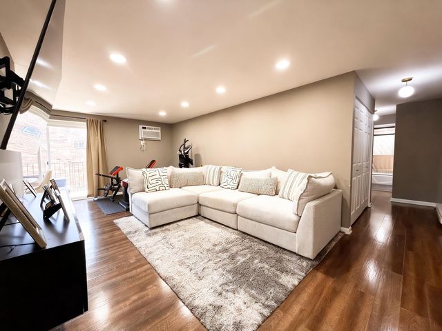 9723 S Keeler Avenue 308, Oak Lawn, IL 60453