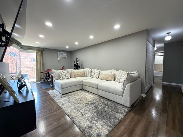 9723 S Keeler Avenue 308, Oak Lawn, IL 60453