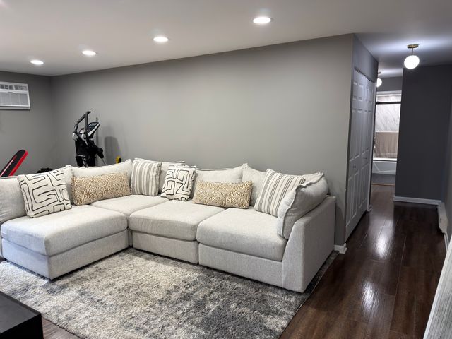 9723 S Keeler Avenue 308, Oak Lawn, IL 60453