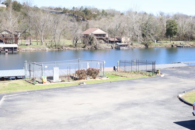 120 Wilshire Drive Unit 17, Hollister, MO 65672