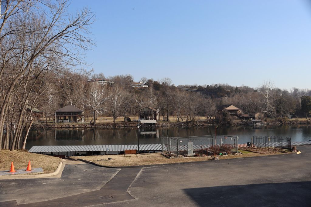 120 Wilshire Drive Unit 17, Hollister, MO 65672