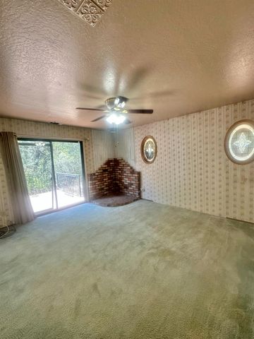 16216 Duggans Rd, Grass Valley, CA 95949