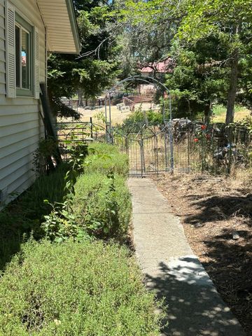 16216 Duggans Rd, Grass Valley, CA 95949