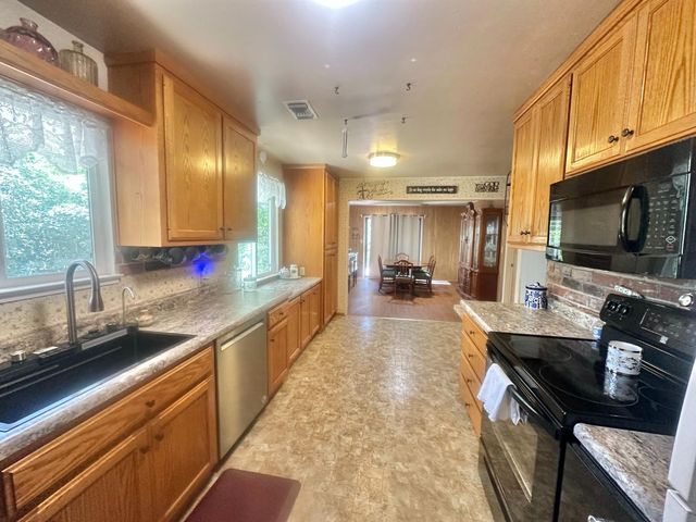 16216 Duggans Rd, Grass Valley, CA 95949