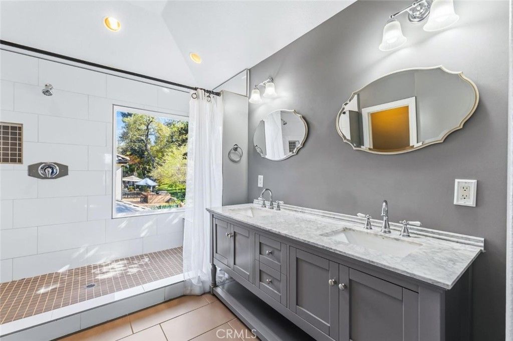 Image 21 of property listing at 21678 Eastmere Lane, Friant, CA 93626