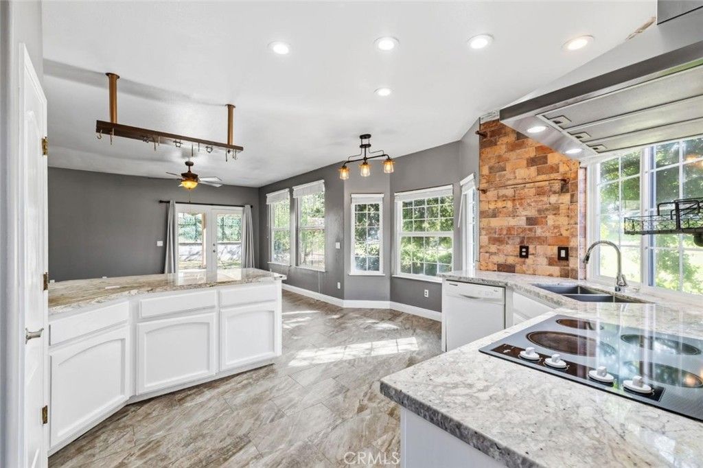 Image 9 of property listing at 21678 Eastmere Lane, Friant, CA 93626