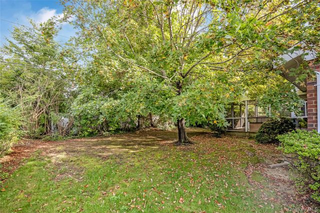 29 Randy Lane, Plainview, NY 11803