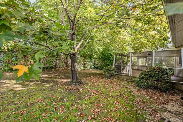 29 Randy Lane, Plainview, NY 11803