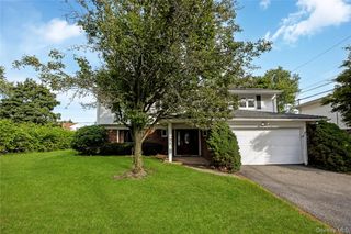 29 Randy Lane, Plainview, NY 11803