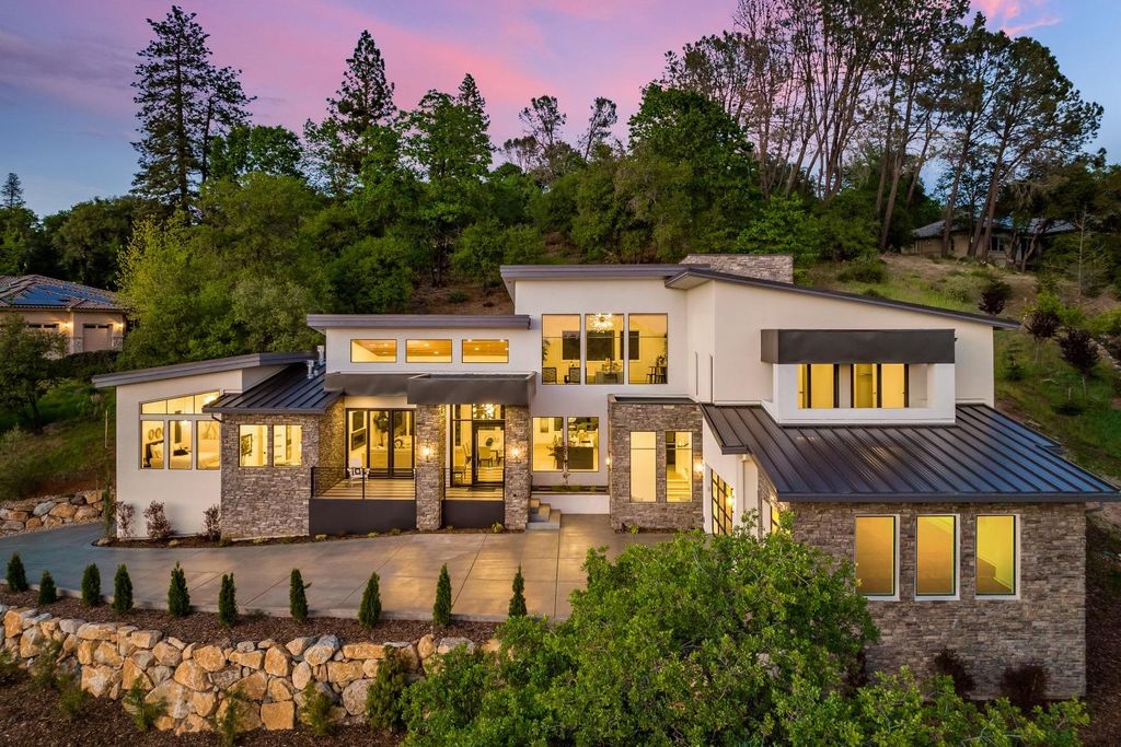 2611 Pinnacle View Dr, Meadow Vista, CA 95722