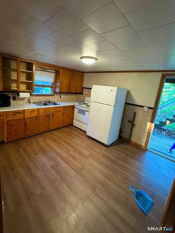 77 Chapman Street, Putnam, CT 06260