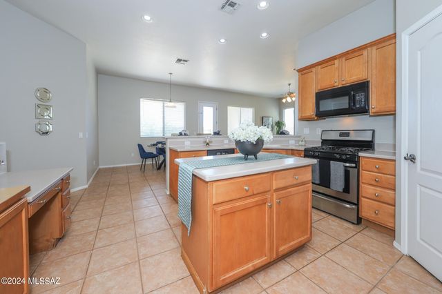 7856 N Rondure Loop, Tucson, AZ 85743