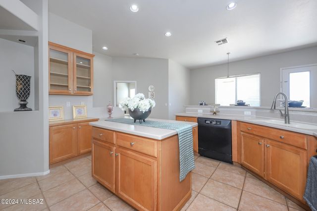 7856 N Rondure Loop, Tucson, AZ 85743