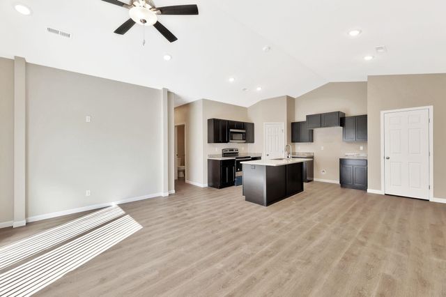 2401 S Wheatland Ct, Wichita, KS 67235