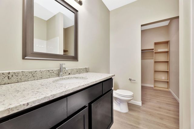 2401 S Wheatland Ct, Wichita, KS 67235