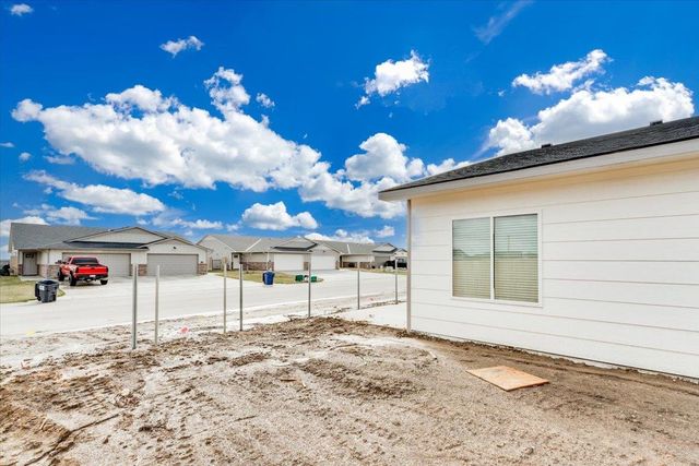 2401 S Wheatland Ct, Wichita, KS 67235