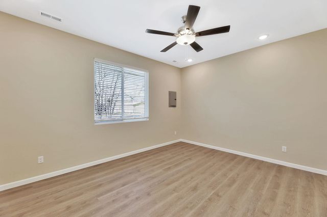 2401 S Wheatland Ct, Wichita, KS 67235