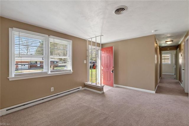 500 Greenway DR, Chesapeake, VA 23322