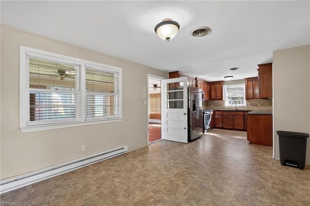 500 Greenway DR, Chesapeake, VA 23322