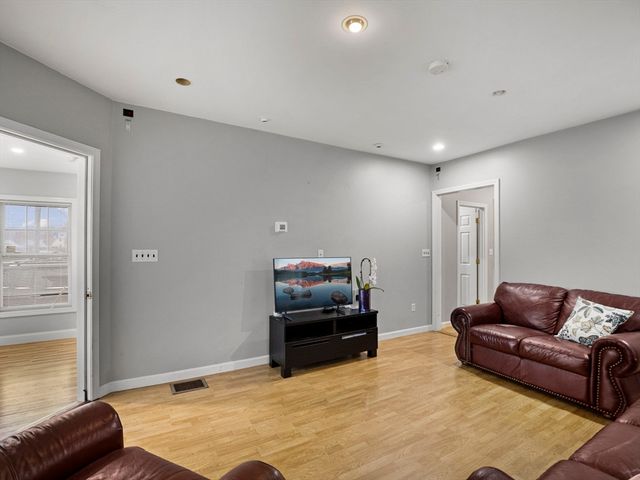 39 Centre St, Lynn, MA 01905