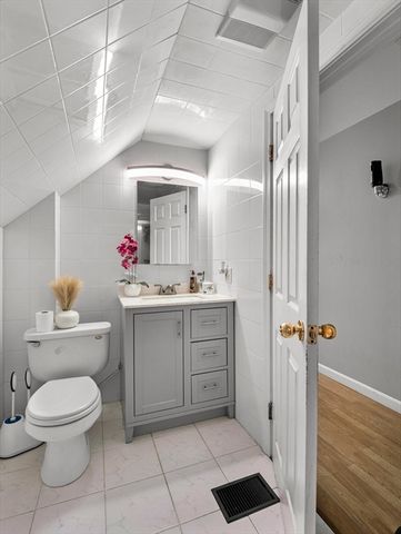 39 Centre St, Lynn, MA 01905