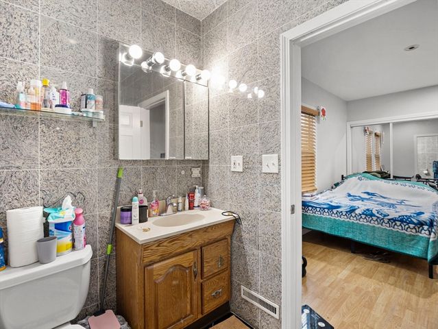 39 Centre St, Lynn, MA 01905