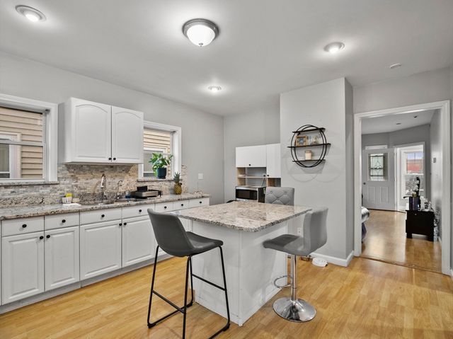 39 Centre St, Lynn, MA 01905