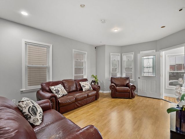 39 Centre St, Lynn, MA 01905