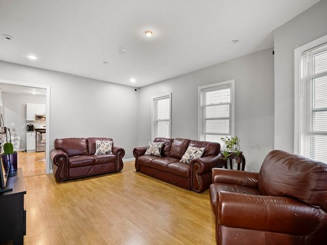 39 Centre St, Lynn, MA 01905