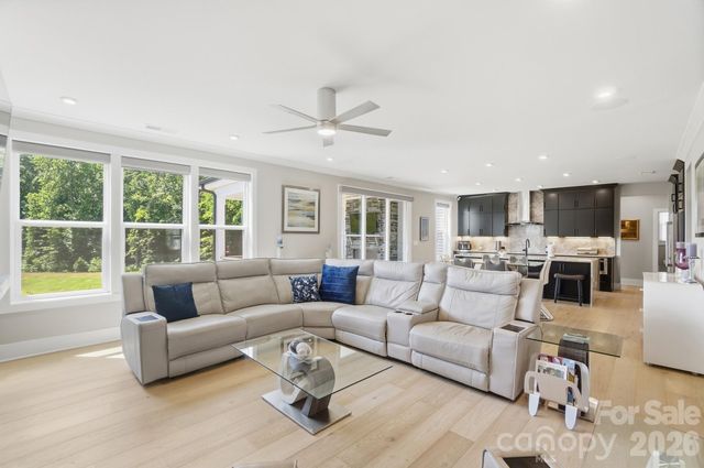 5225 Glenwalk Drive, Charlotte, NC 28269