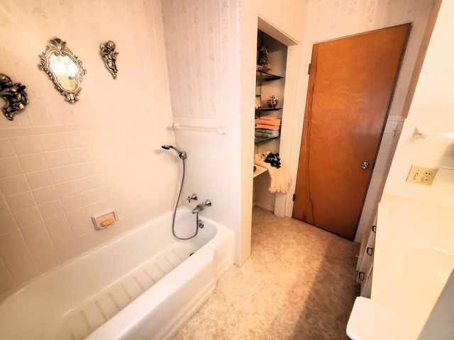 3500 12th Street, East Moline, IL 61244