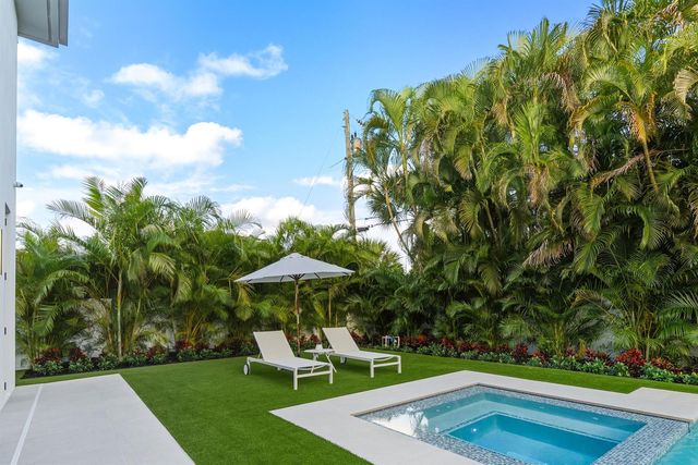 450 NE Spanish Court, Boca Raton, FL 33432